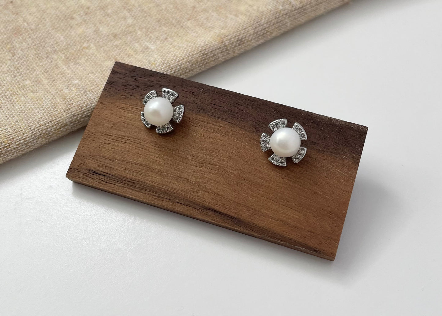 Earring 22 | Small Silver Flower Pearl Stud Earring