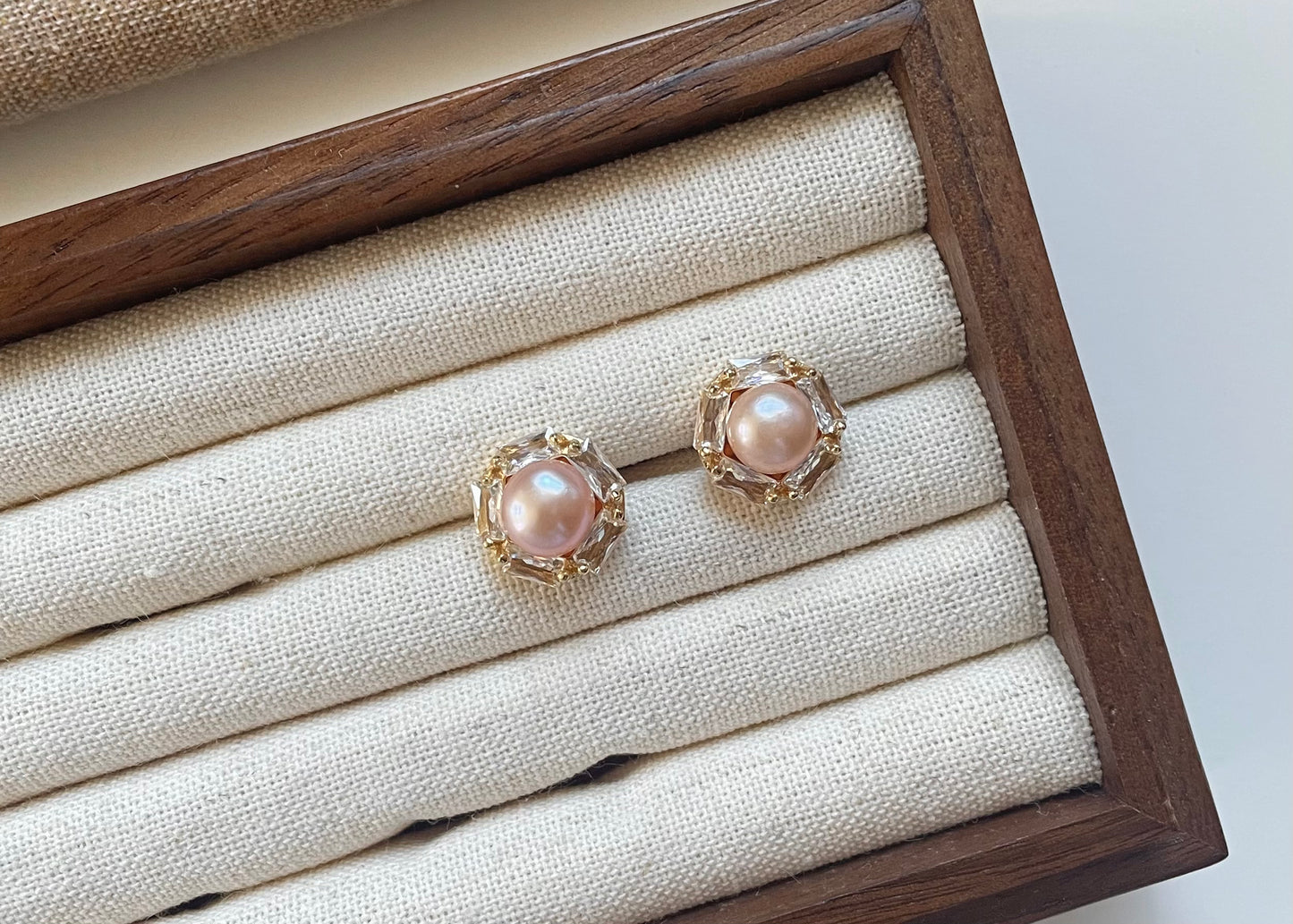 Earring 25 | Pearl Stud Earrings with Crystal