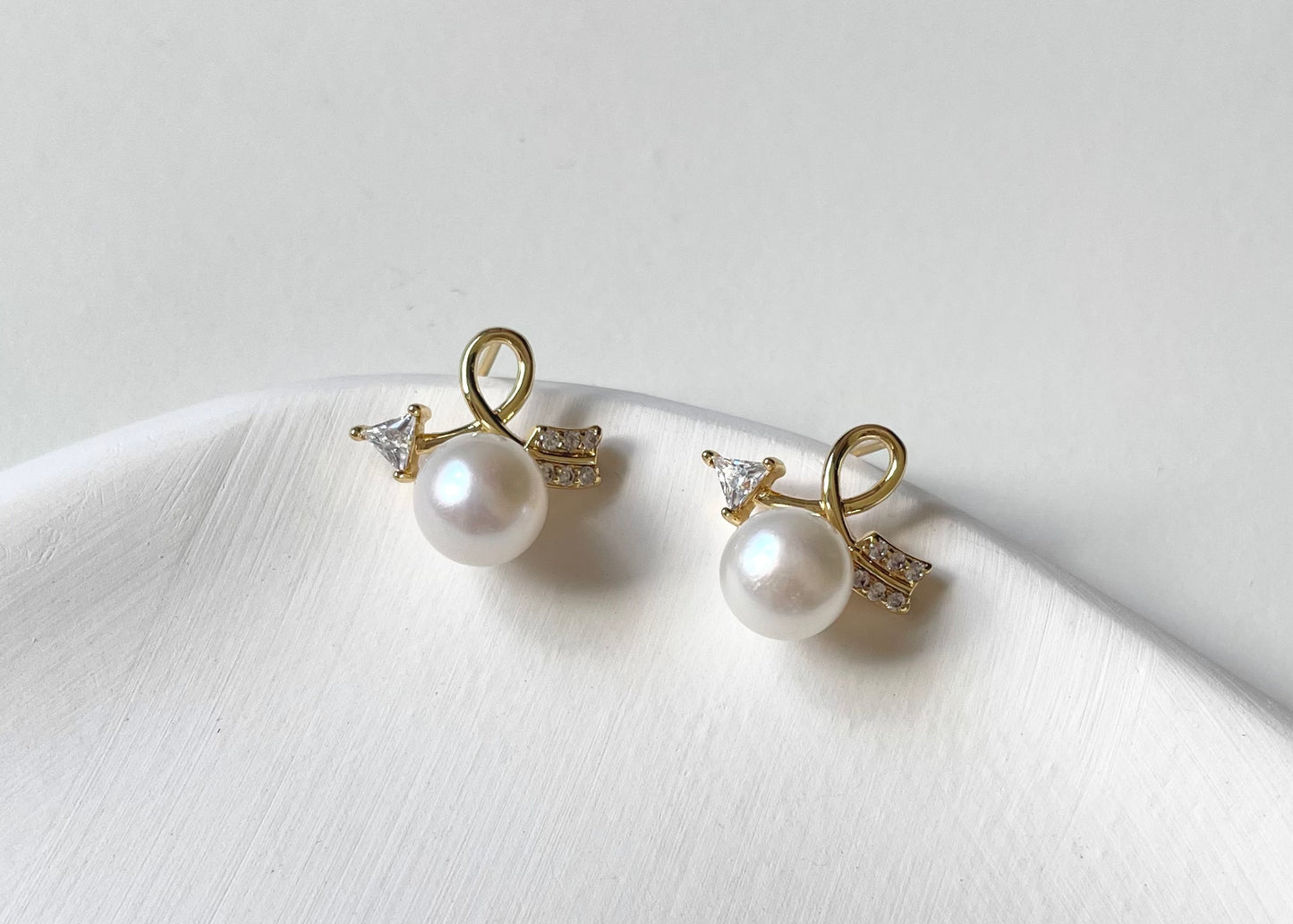 Earring 14 | Chic Arrow Pearl Stud Earrings
