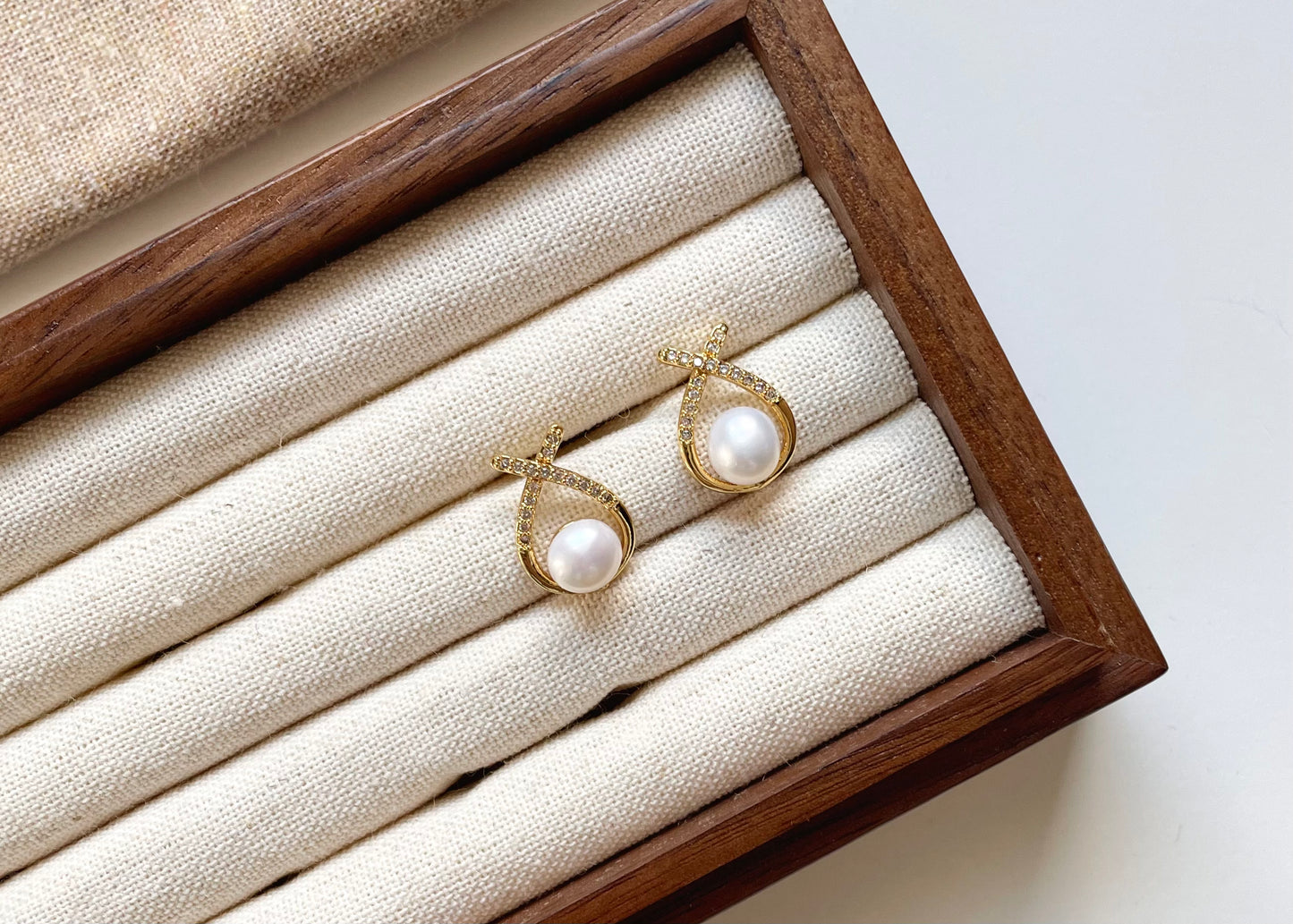 Earring 6 | Classic Vintage Pearl Stud Earrings