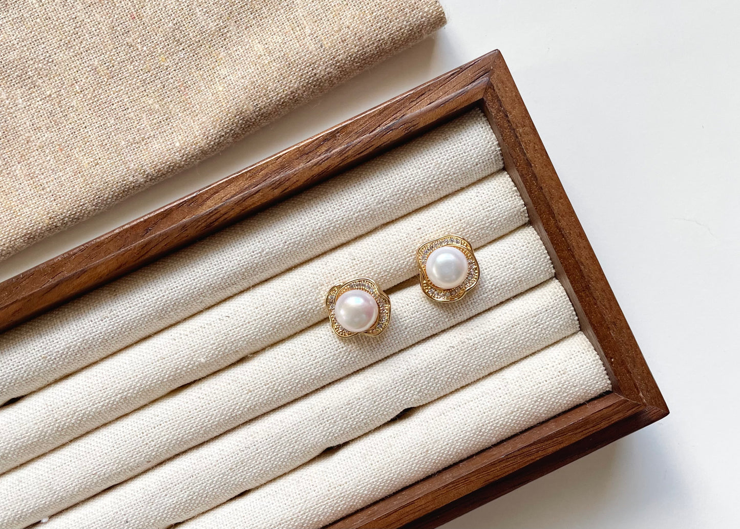 Earring 21 | Vintage Flower Pearl Stud Earrings
