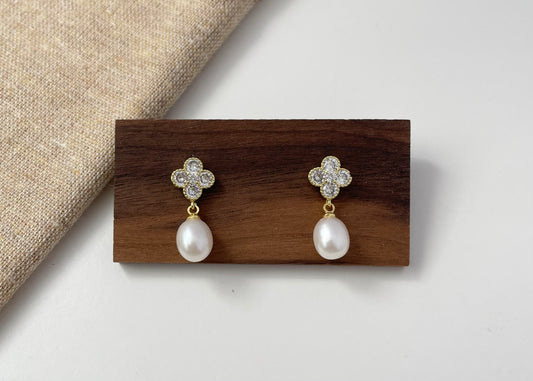 Earring 77 | Clover Pearl Drop Earring