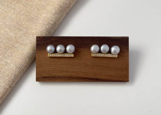 Earring 84 | Grey Pearls Stud Earring