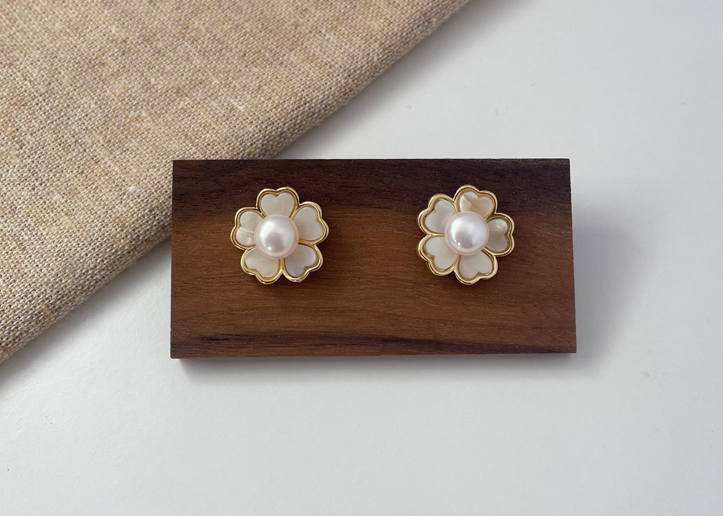 Earring 63 | Daisy Pearl Stud Earrings