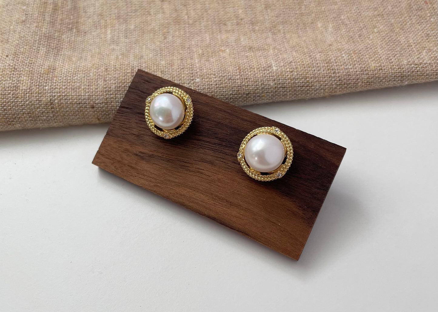 Earring 33 | Gold Crystal Frame Pearl Stud Earrings