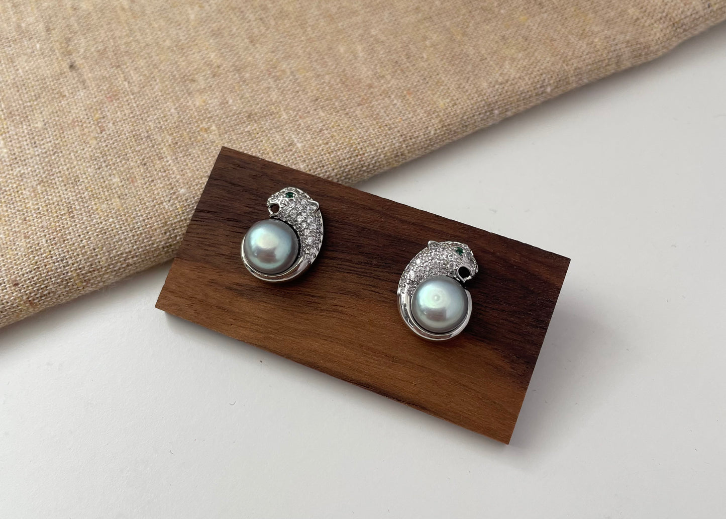 Earring 35 | Silver Tiger Grey Pearl Earring Stud