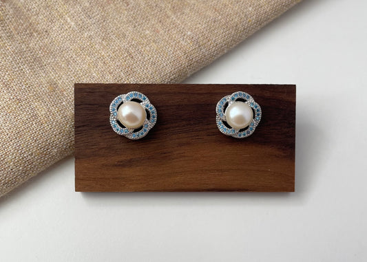 Earring 31 | Pearl Flower Stud Earrings