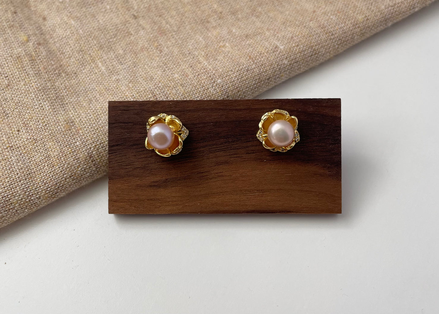 Earring 32 | Gold Flower Pearl Stud Earrings with Crystals