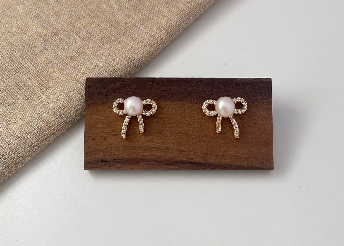 Earring 13 | Crystal Ribbon Pearl Stud Earring