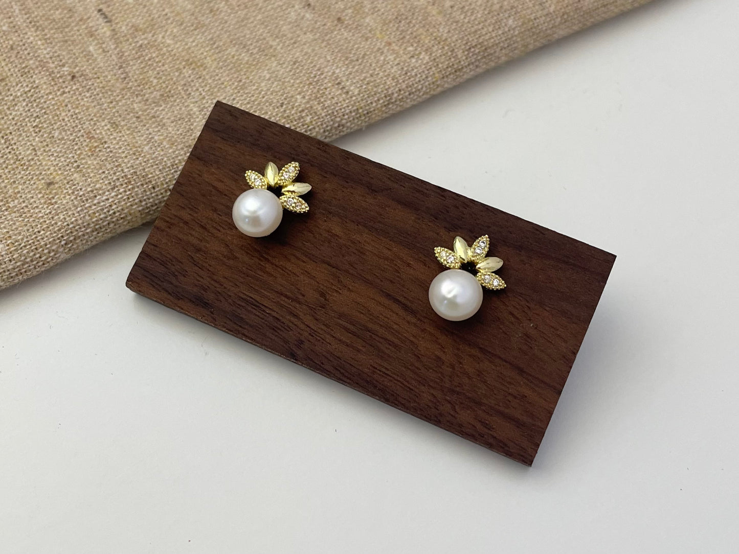Earring 9 | Mini Gold Leaf Pearl Earring Stud