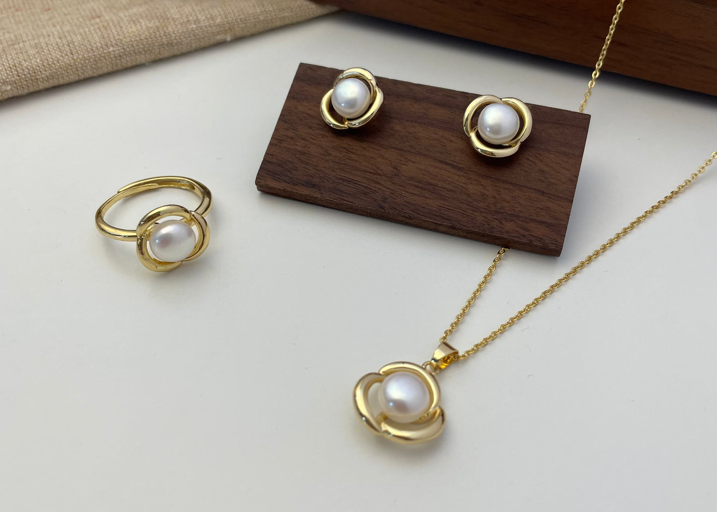 Set 25 | Gold Flower with White Pearl Jewellery Set