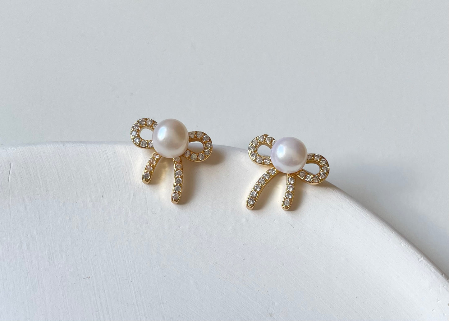 Earring 13 | Crystal Ribbon Pearl Stud Earring