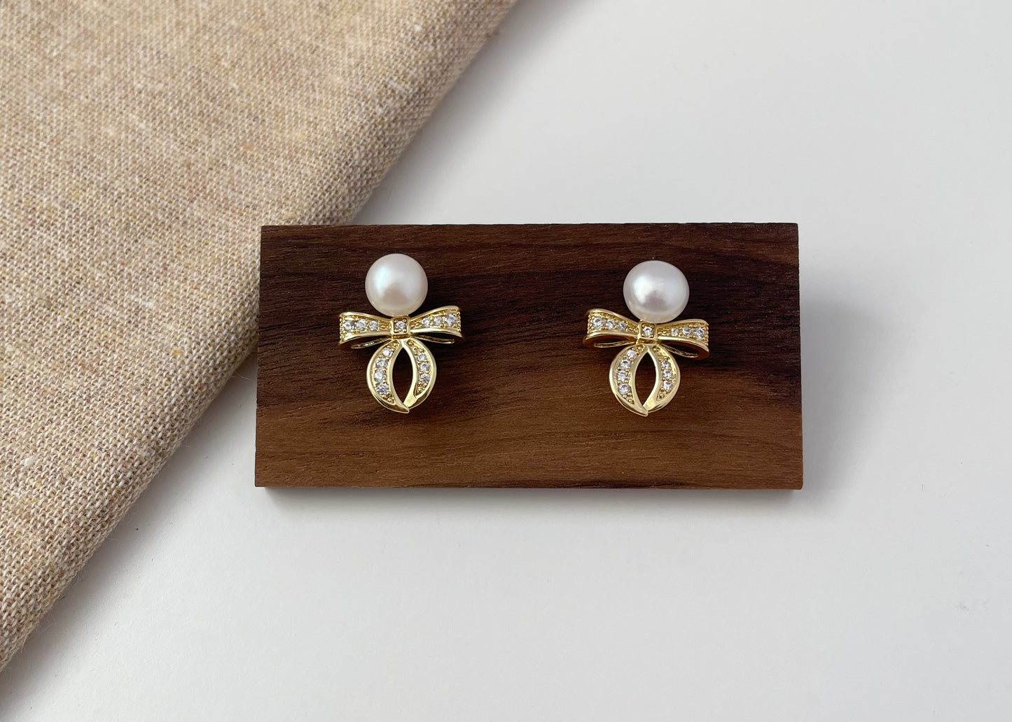 Earring 80 | Elegant Gold Ribbon Pearl Stud Earrings