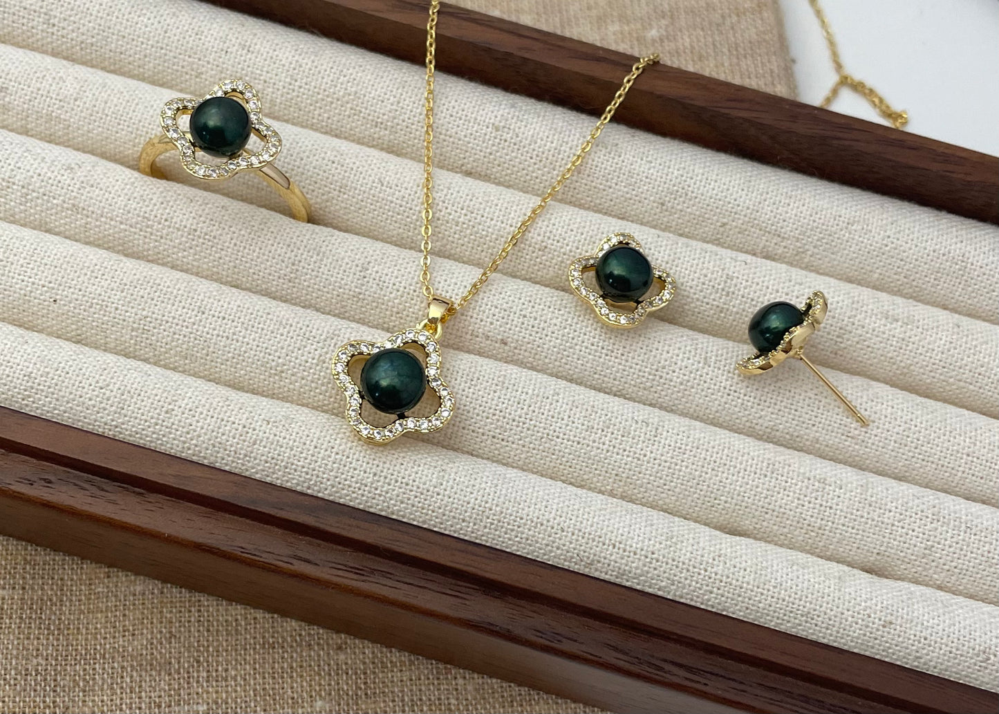 Set 36 | Gold Clover with Emerald Green Pearl Jewellery Set
