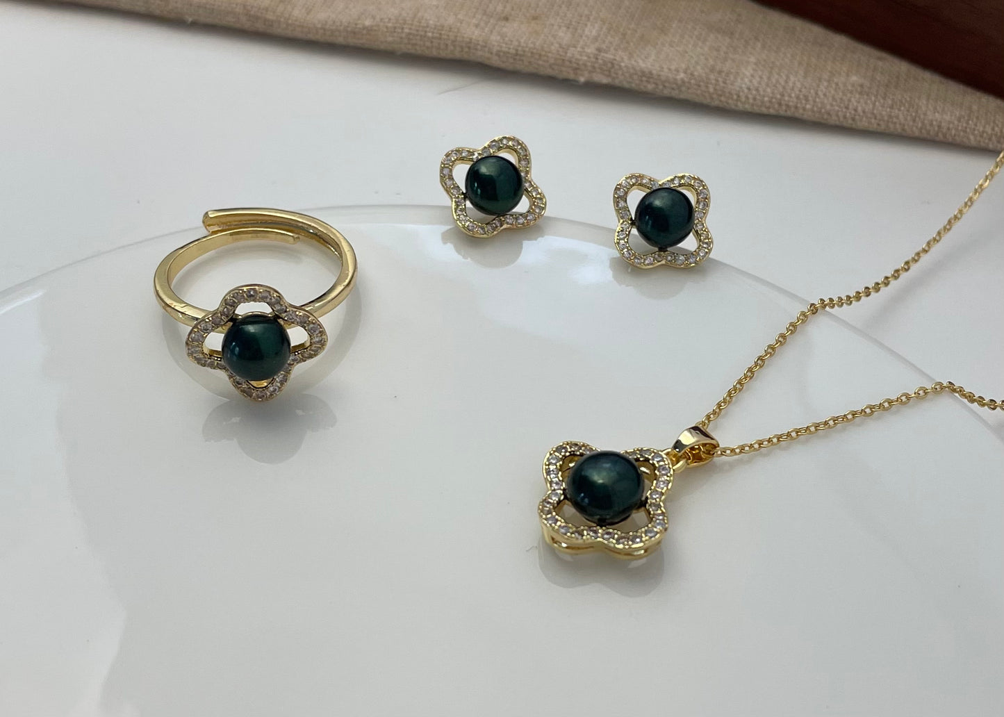 Set 36 | Gold Clover with Emerald Green Pearl Jewellery Set