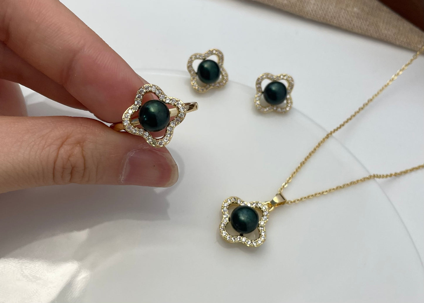 Set 36 | Gold Clover with Emerald Green Pearl Jewellery Set