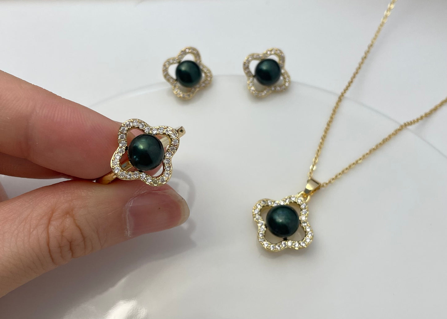Set 36 | Gold Clover with Emerald Green Pearl Jewellery Set