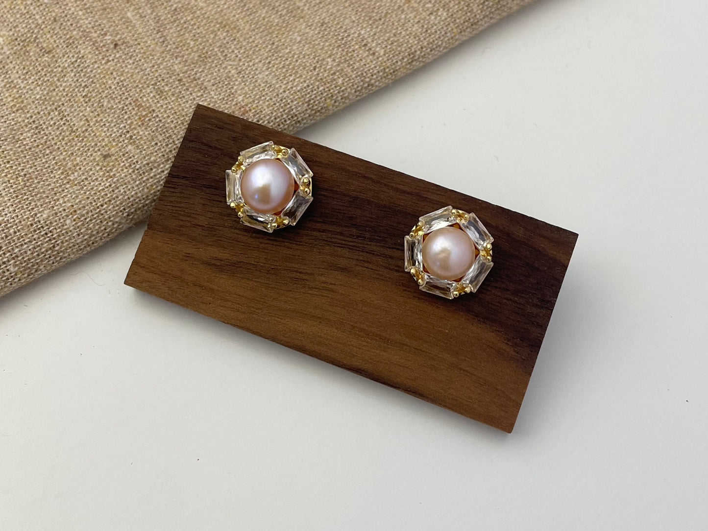 Earring 25 | Pearl Stud Earrings with Crystal
