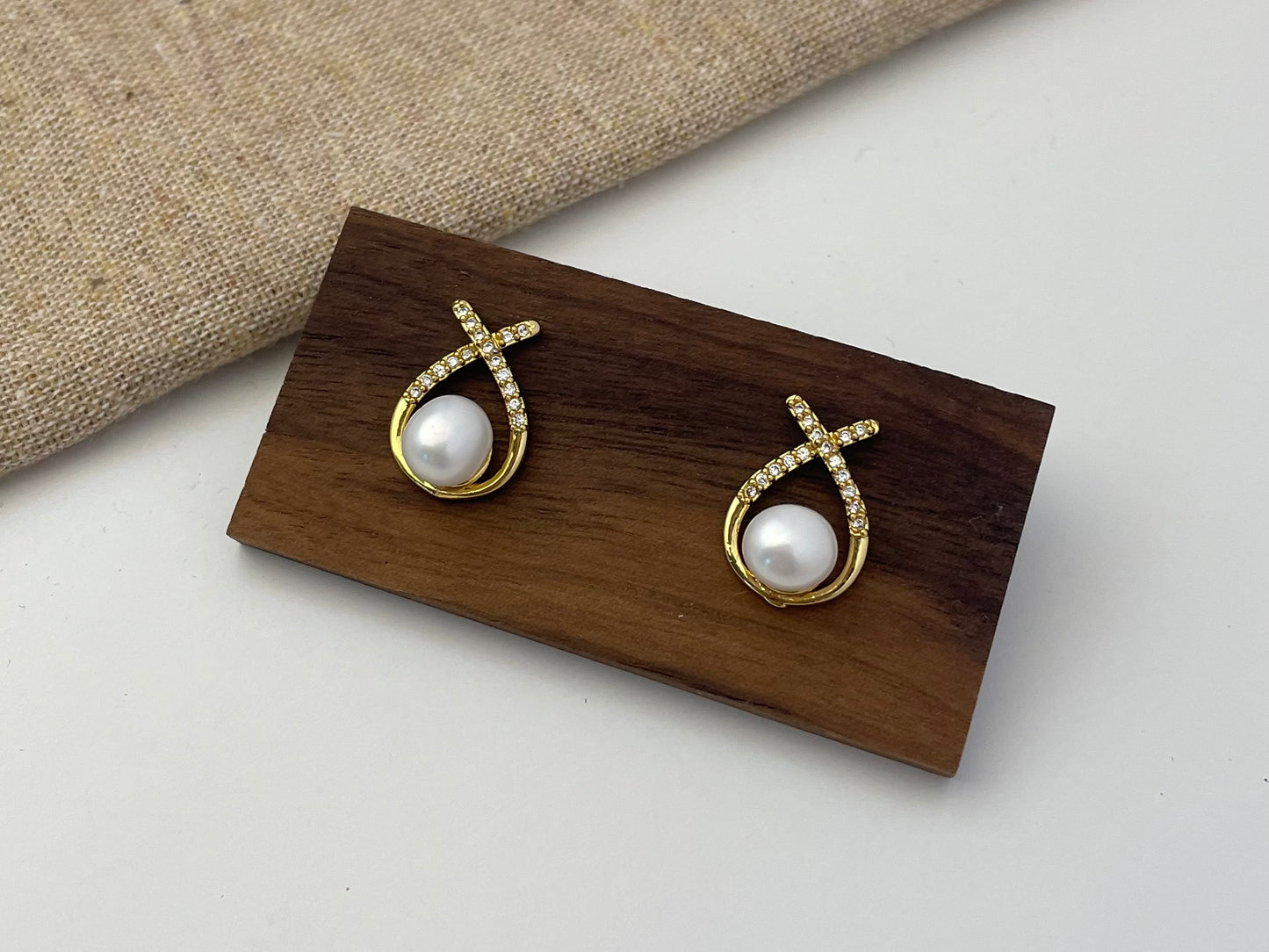 Earring 6 | Classic Vintage Pearl Stud Earrings