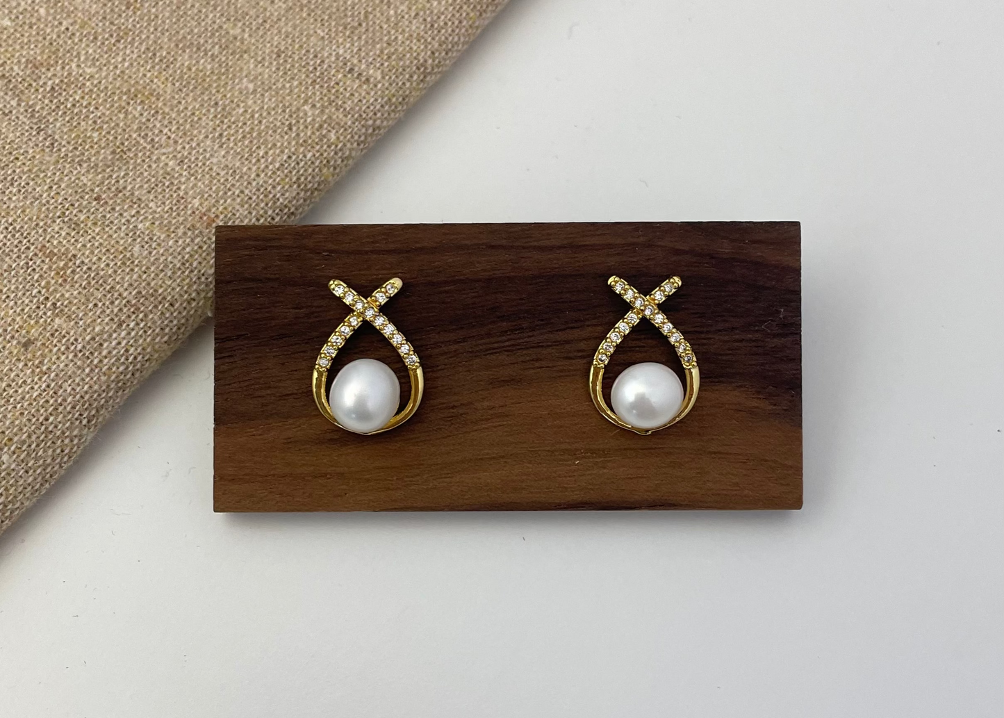 Earring 6 | Classic Vintage Pearl Stud Earrings