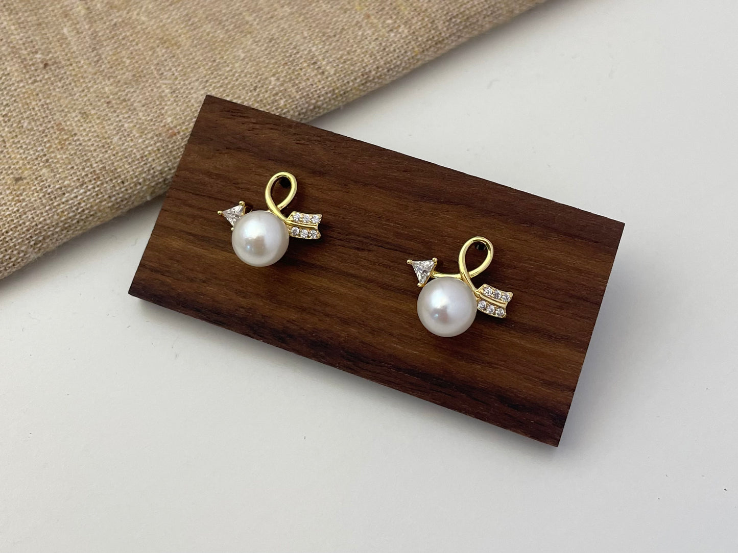 Earring 14 | Chic Arrow Pearl Stud Earrings