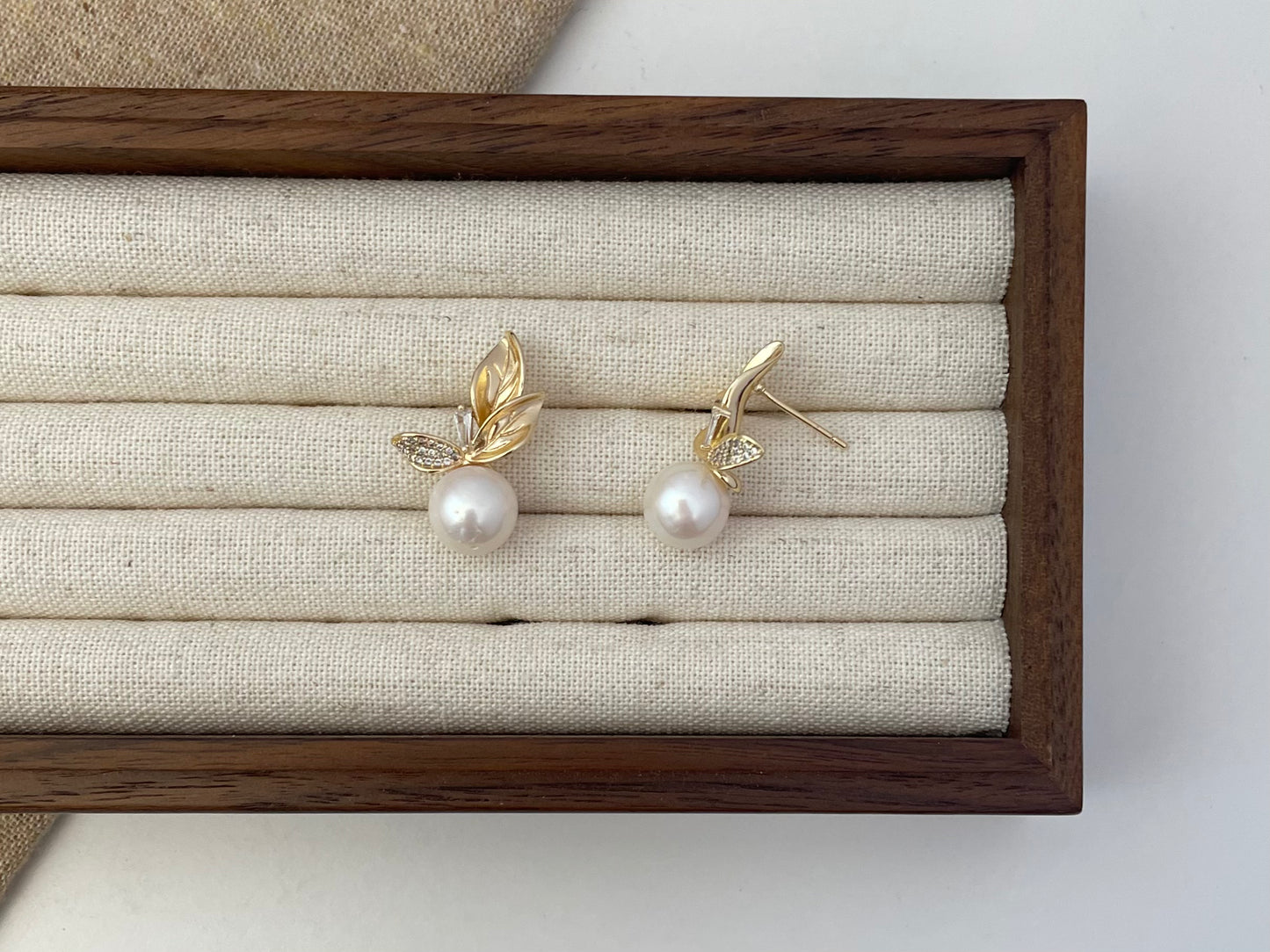 Earring 17 | Vintage Leaf Pearl Stud Earring