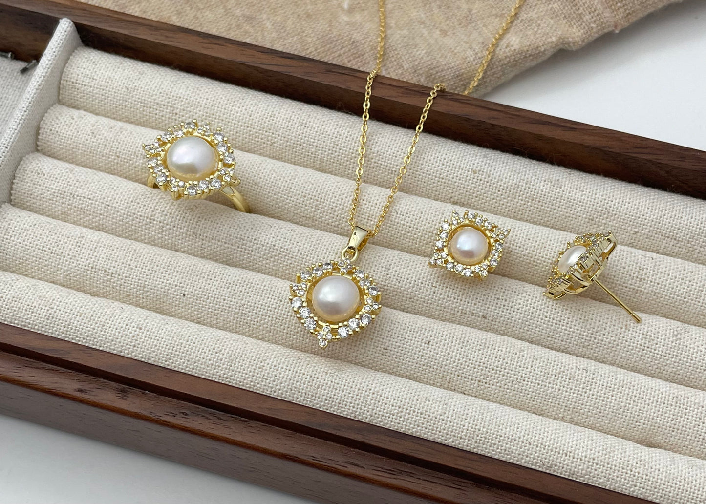 Set 4 | Charming Vintage Pearl Set