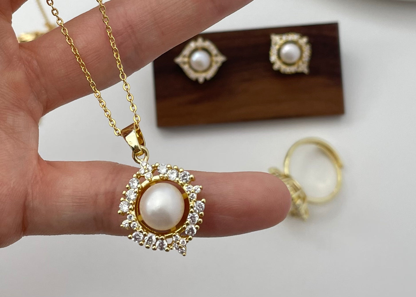 Set 4 | Charming Vintage Pearl Set