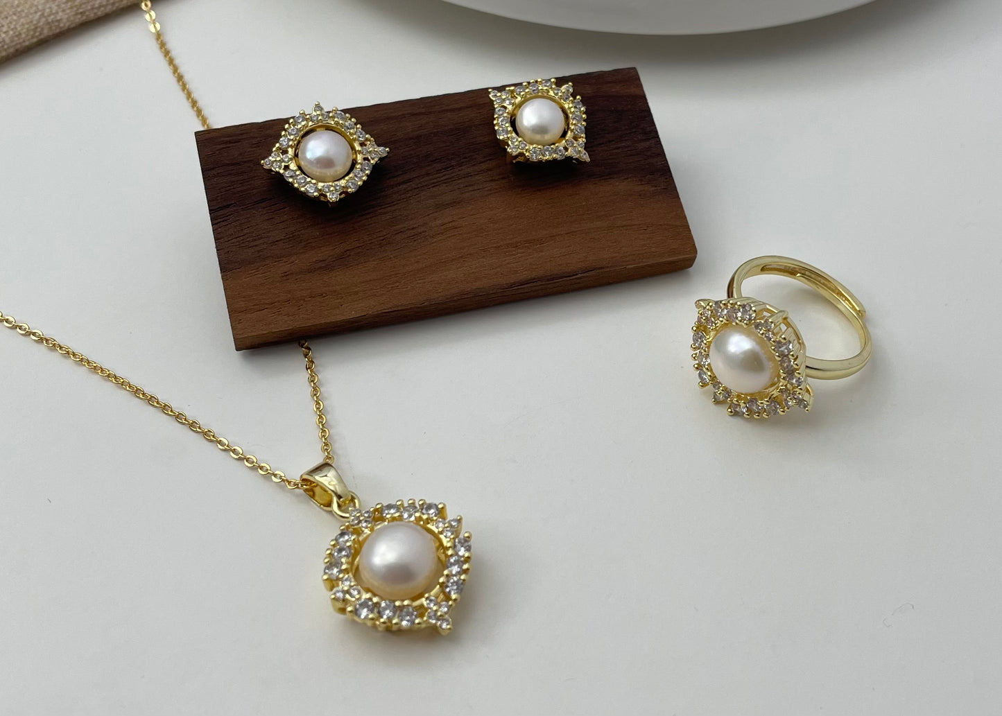 Set 4 | Charming Vintage Pearl Set