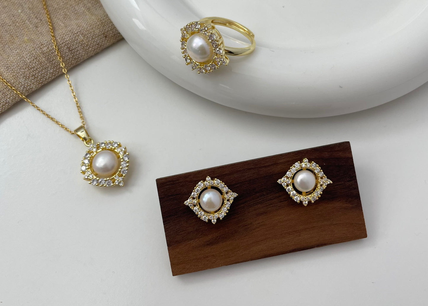 Set 4 | Charming Vintage Pearl Set