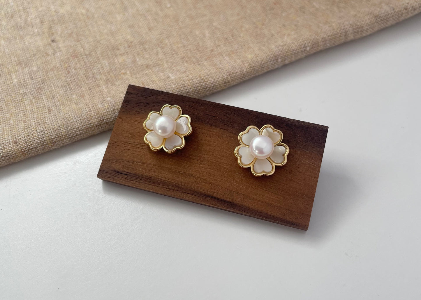 Earring 63 | Daisy Pearl Stud Earrings
