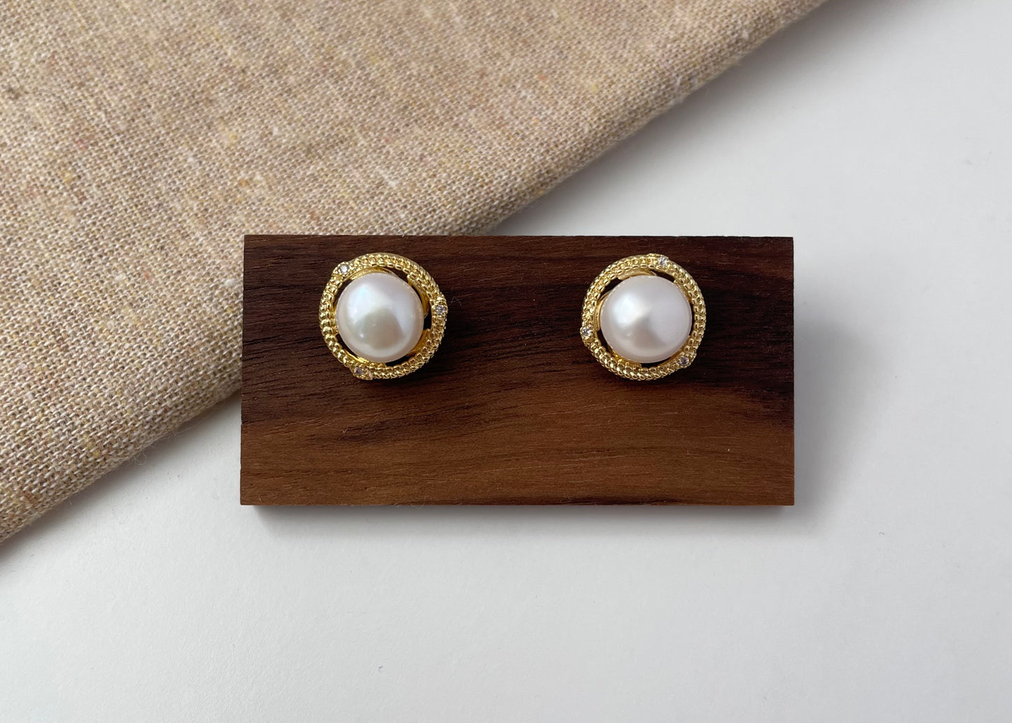 Earring 33 | Gold Crystal Frame Pearl Stud Earrings