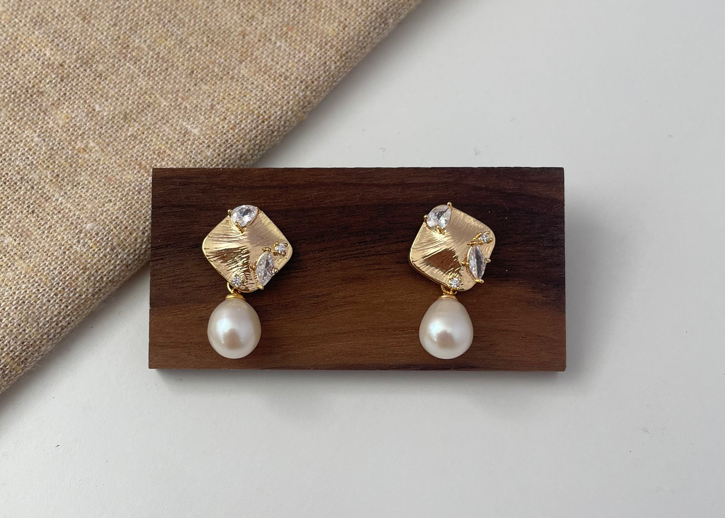Earring 54 | Crystal Pearl Drop Eearrings