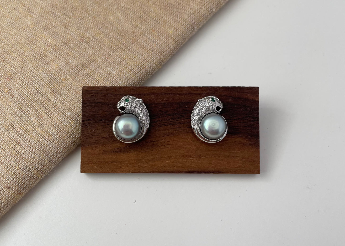 Earring 35 | Silver Tiger Grey Pearl Earring Stud