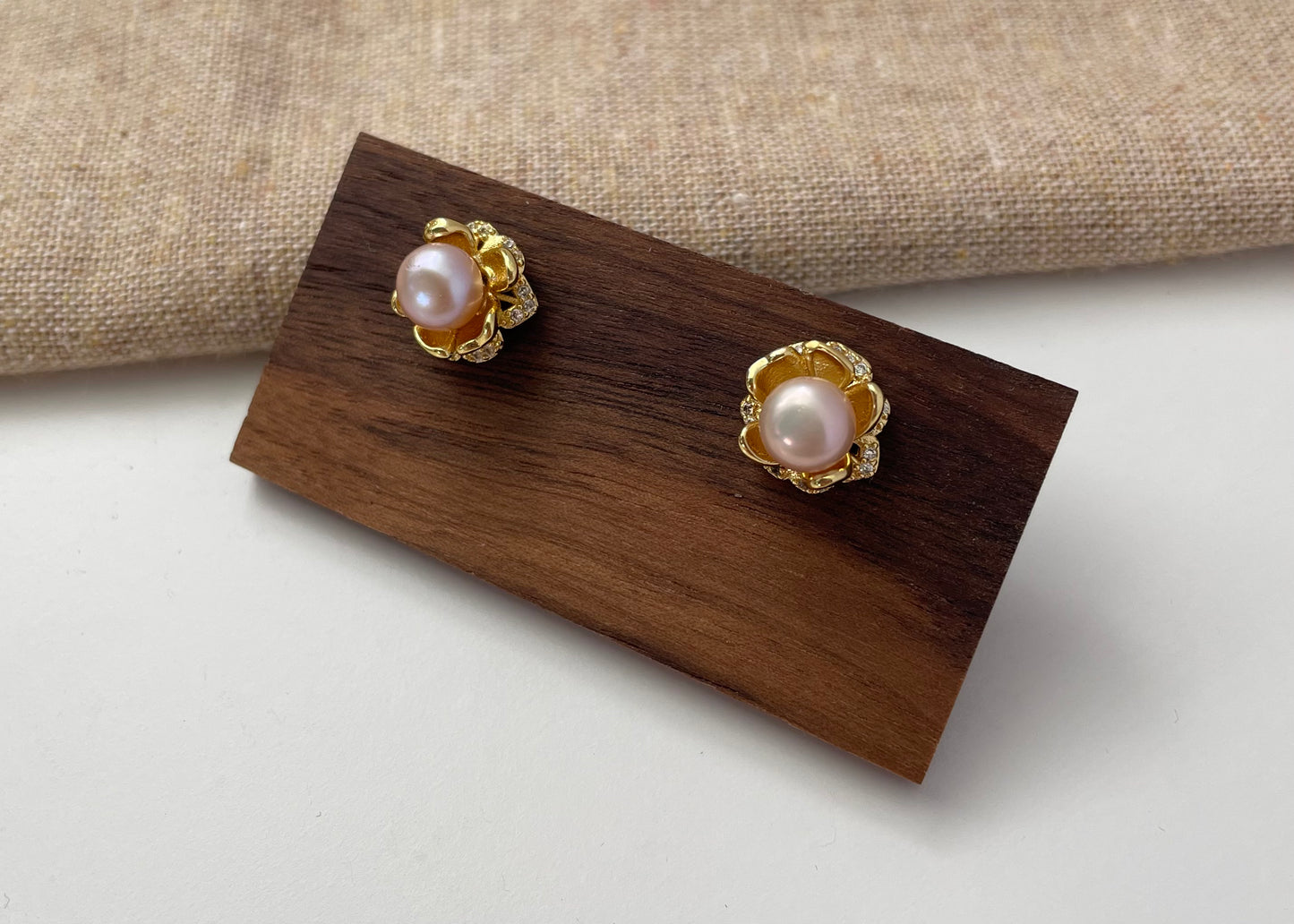 Earring 32 | Gold Flower Pearl Stud Earrings with Crystals