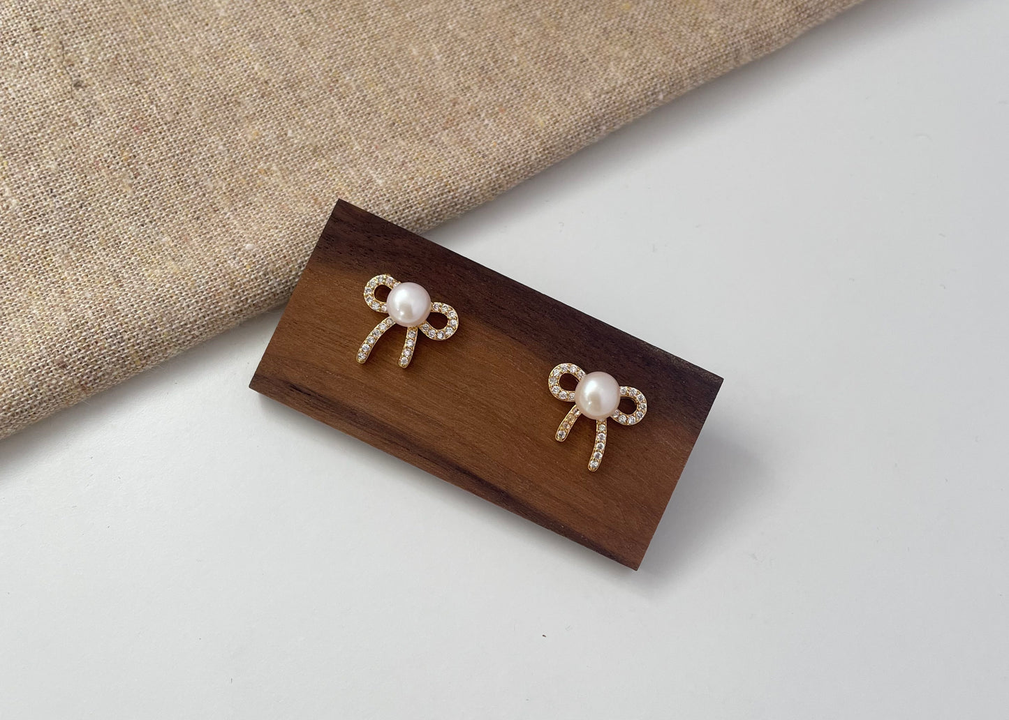 Earring 13 | Crystal Ribbon Pearl Stud Earring