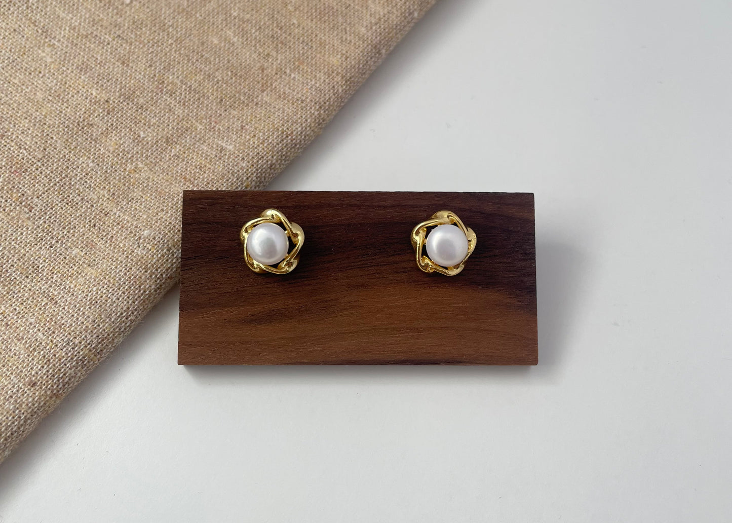 Earring 68 | Flower Pearl Stud Earring